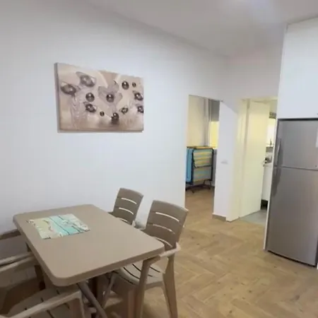 Amar's Place * Golem (Tirana)